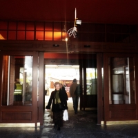 Wschodnie drzwi Hali Mirowskiej