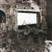 Ruiny balkonu od ul. Nowomiejskiej
