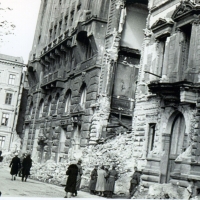 Zbombardowana ambasada Włoch