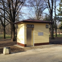 Nowoczesna automatyczna toaleta publiczna w Parku Praskim