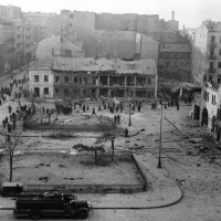 Plac po bombardowaniu