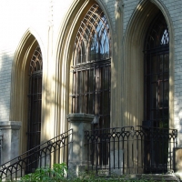Okna gotyckiej sali jadalnej