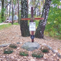 Krzyż pamiątkowy w miejscu egzekucji niemieckich