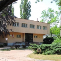 Budynek na terenie Wojskowego Instytutu Higieny i Epidemiologii w części zachodniej
