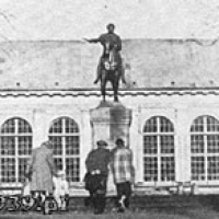 Ujęcie z widokiem na pomnik księcia Józefa Poniatowskiego